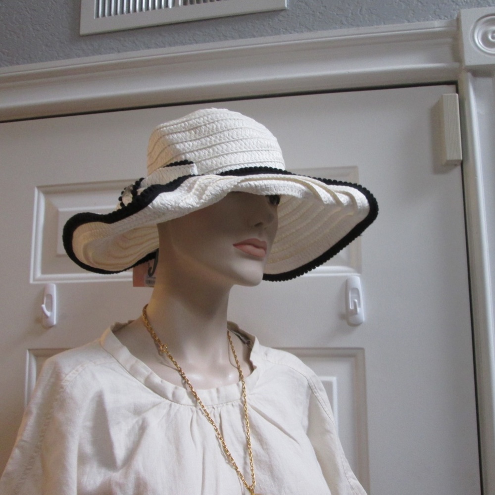 new BETSY JOHNSON white straw hat w/ ribbon - Picture 4 of 13